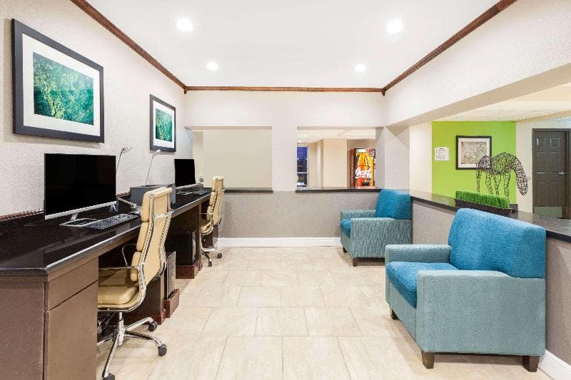 Baymont by Wyndham Midland Center photo 1