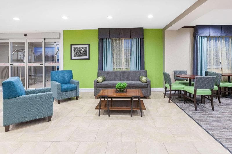 Baymont by Wyndham Midland Center 5