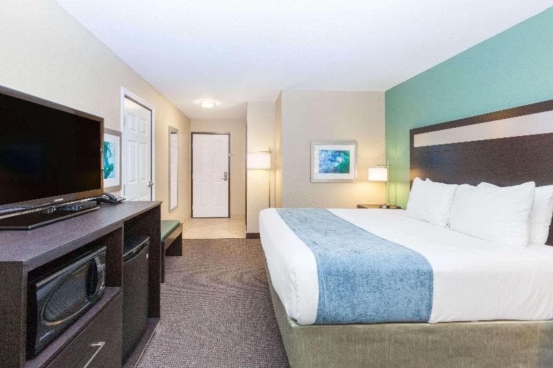 Baymont by Wyndham Midland Center 4