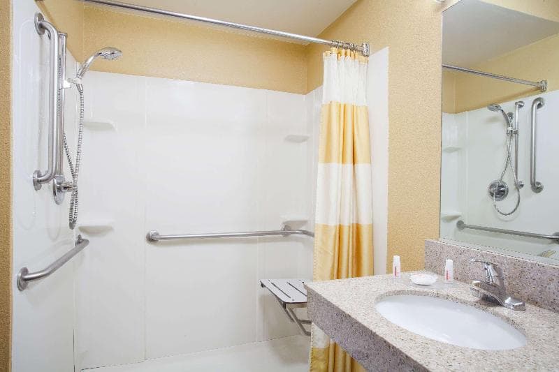 Baymont by Wyndham Madison Heights Detroit Area 3