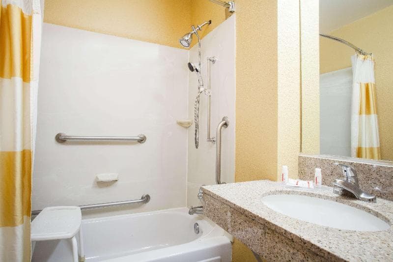 Baymont by Wyndham Madison Heights Detroit Area 5