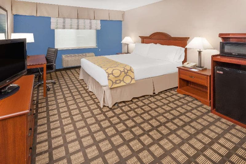 Baymont By Wyndham Galesburg 3