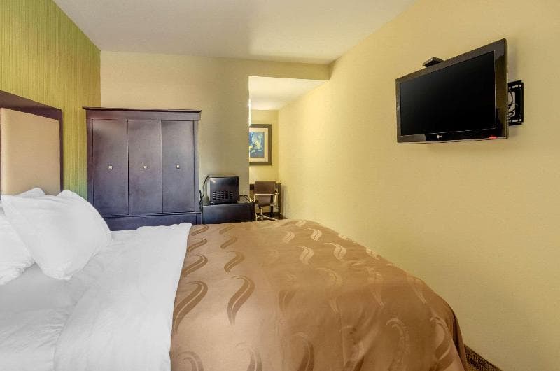 Quality Inn 4