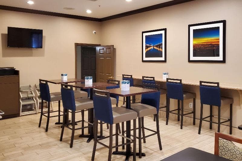 Comfort Inn & Suites Tempe Phoenix Sky Harbor Airport 3