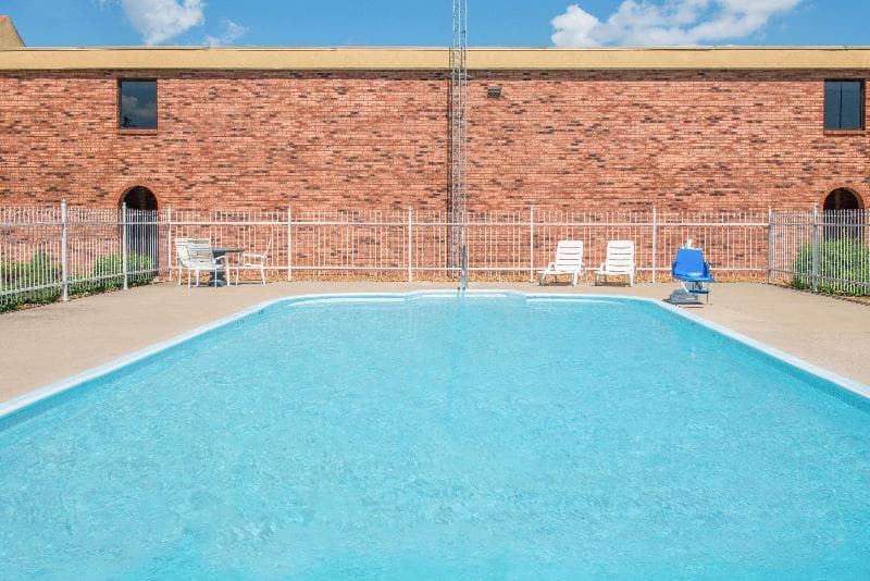 Days Inn By Wyndham Calvert City 5