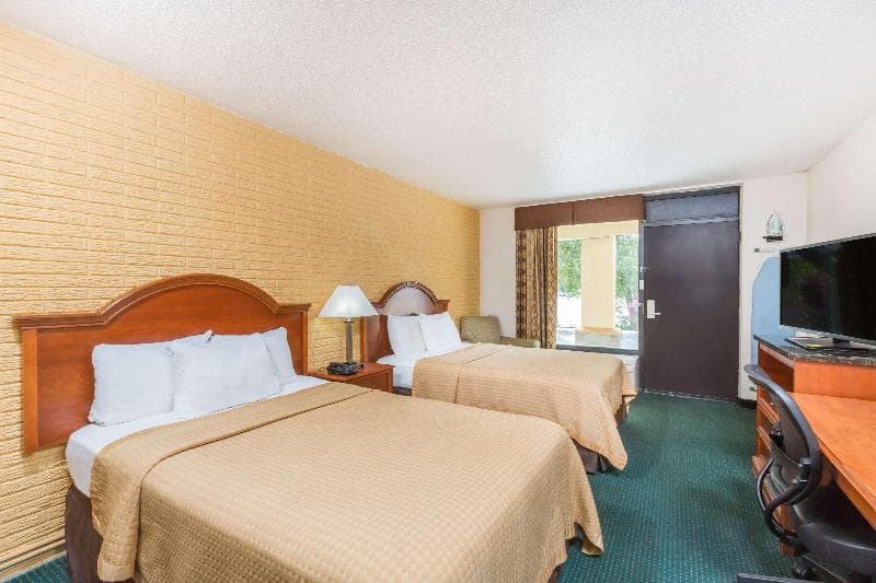 Red Roof Inn Lenoir 4