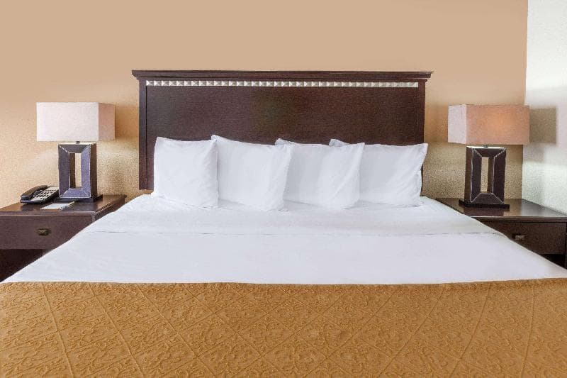 Days Inn by Wyndham Sherman 5