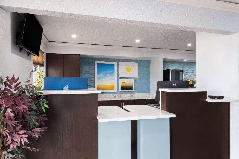 Days Inn by Wyndham Miami 5
