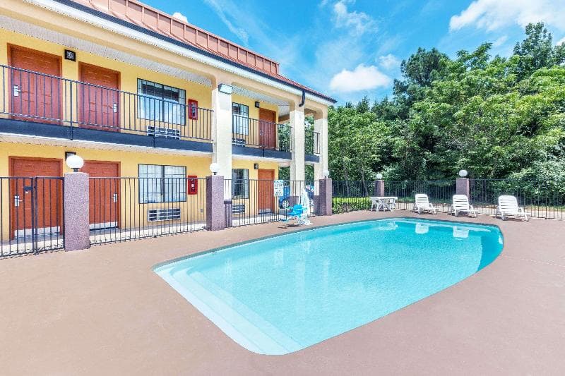 Days Inn by Wyndham Rayville 4
