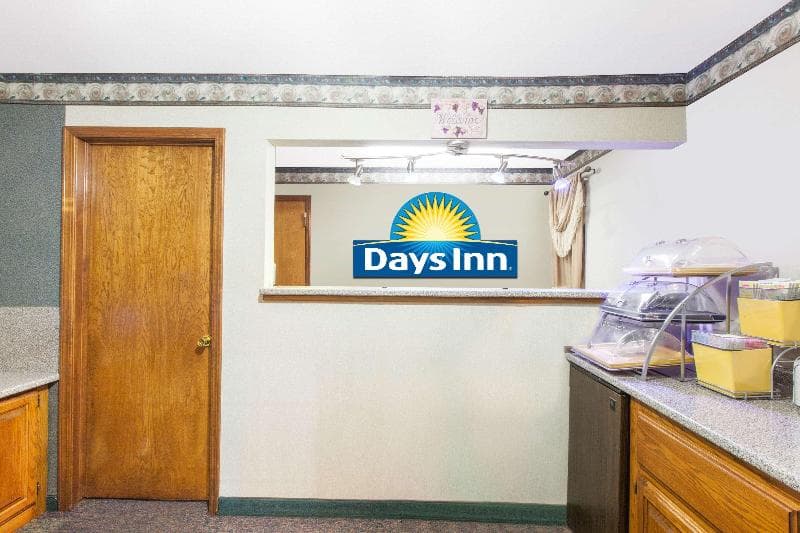 Days Inn by Wyndham Erick 5
