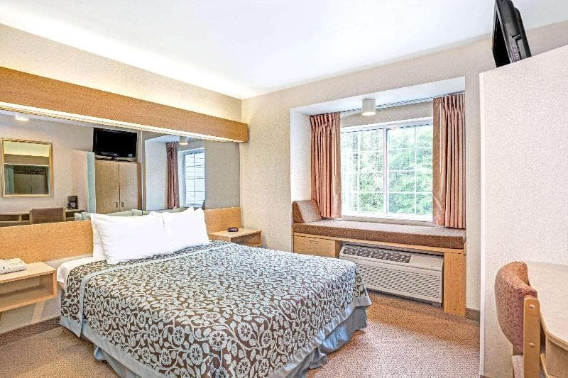 Days Inn by Wyndham Sturbridge 3
