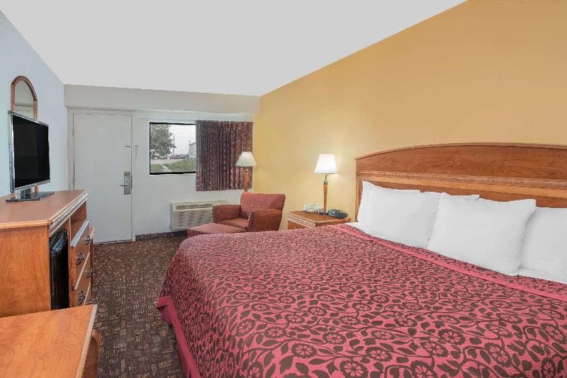 Days Inn By Wyndham Kingdom City 4