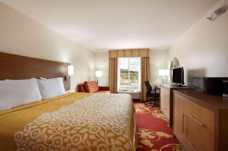 Days Inn & Suites by Wyndham Caldwell 4