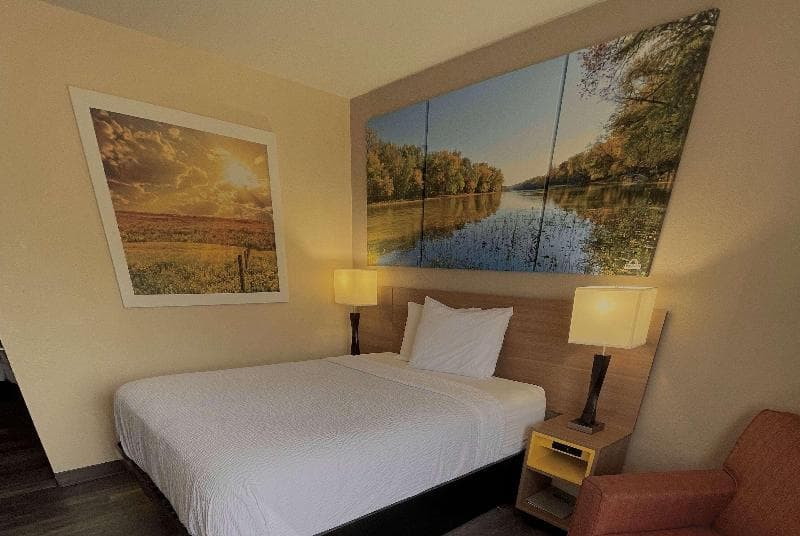 Days Inn & Suites By Wyndham Kaukauna 3