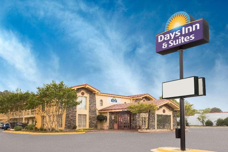 Days Inn & Suites By Wyndham Huntsville 5