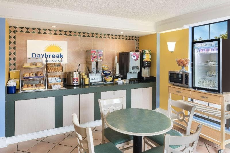 Days Inn & Suites By Wyndham Huntsville main