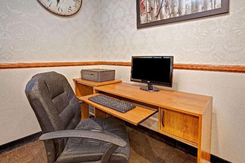 Days Inn & Suites By Wyndham Monroe photo 1