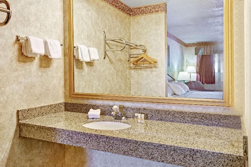 Days Inn & Suites By Wyndham Monroe 4