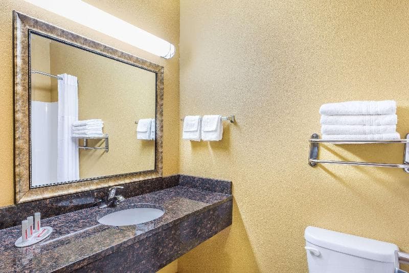 Days Inn & Suites by Wyndham El Dorado 4