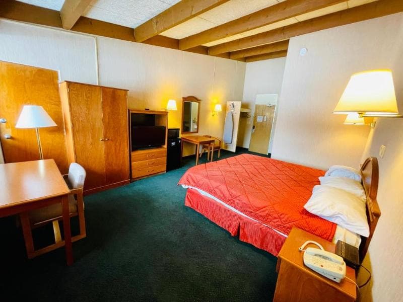 Knights Inn Liberty 2