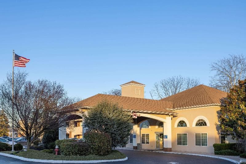 Days Inn & Suites by Wyndham Cherry Hill - Philadelphia photo 1