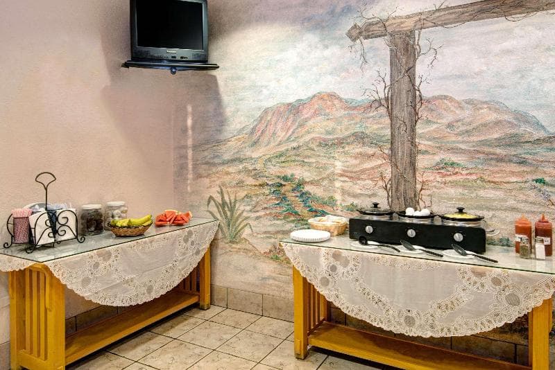 Microtel Inn & Suites by Wyndham Albuquerque West 2