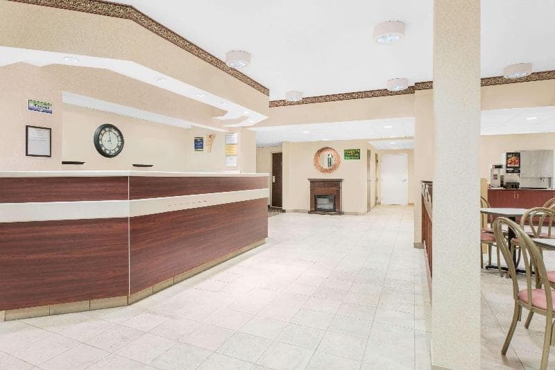 Microtel Inn & Suites by Wyndham Hamburg 5