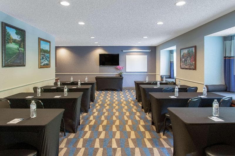 Microtel Inn & Suites by Wyndham Lillington / Campbell Univ photo 1