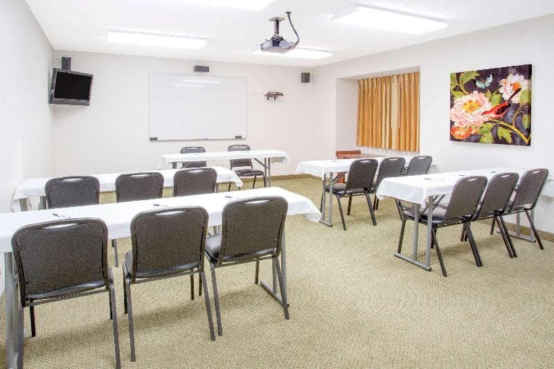 Microtel Inn & Suites by Wyndham Gassaway/Sutton photo 1