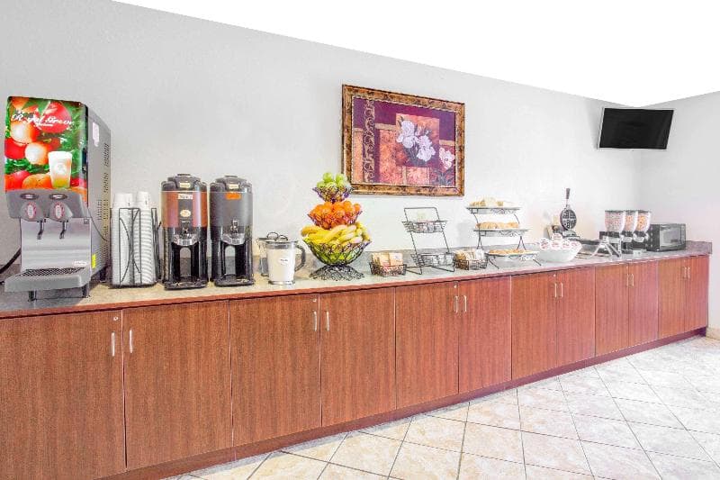 Microtel Inn & Suites by Wyndham Gassaway/Sutton 2