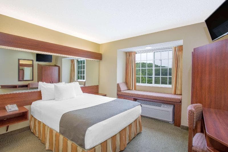 Microtel Inn & Suites by Wyndham Gassaway/Sutton 4