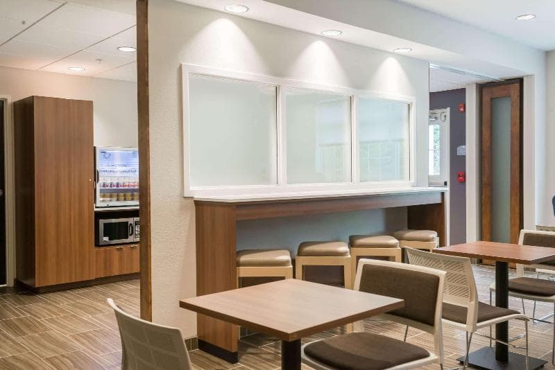 Microtel Inn & Suites by Wyndham Altoona 3