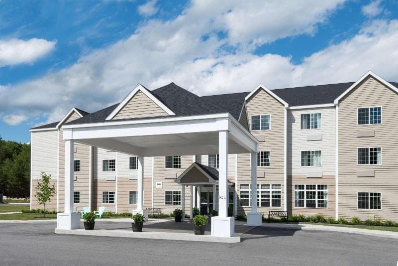 Microtel Inn & Suites by Wyndham Windham photo 1