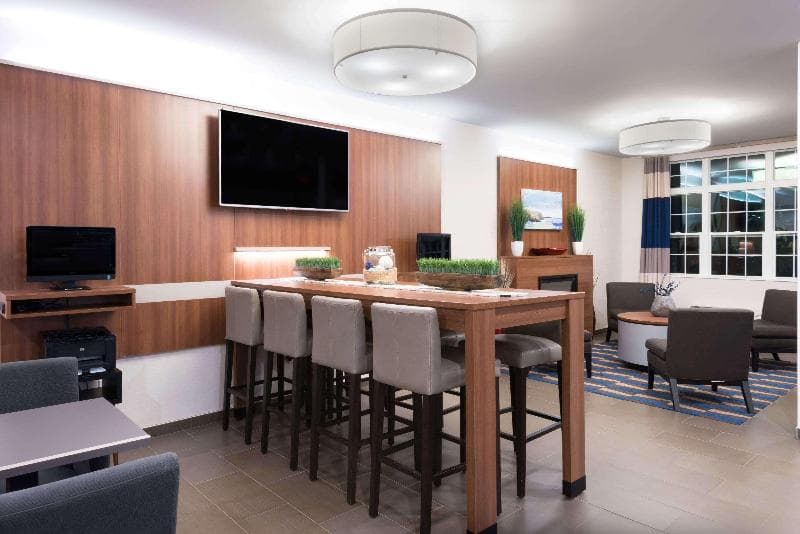 Microtel Inn & Suites by Wyndham Windham 5