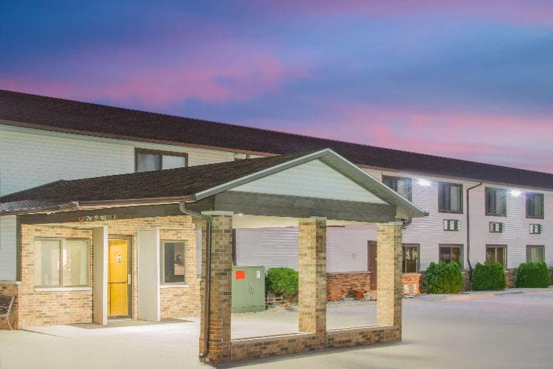 Super 8 By Wyndham Story City 5