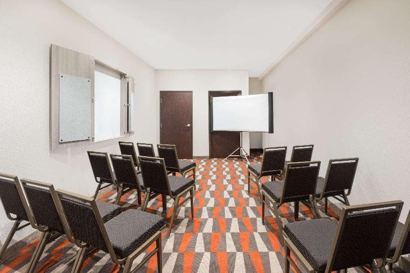 Microtel Inn & Suites by Wyndham Perry photo 1