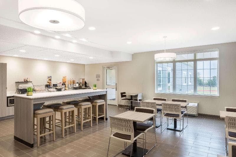 Microtel Inn & Suites by Wyndham Perry 3