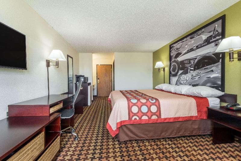 Super 8 by Wyndham Cloverdale 4