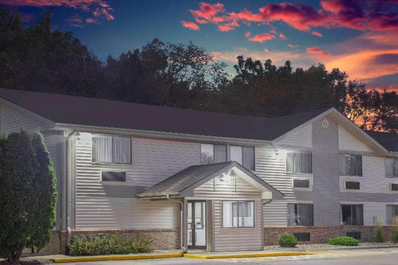 Super 8 by Wyndham Independence 5