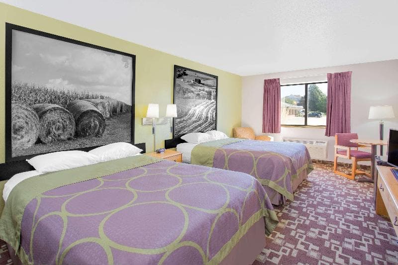 Super 8 by Wyndham Independence 3