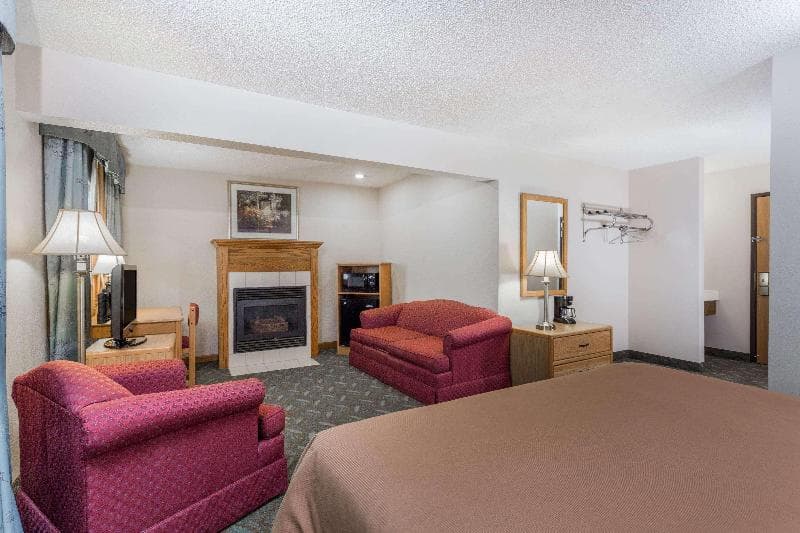 Super 8 By Wyndham Monroe 5