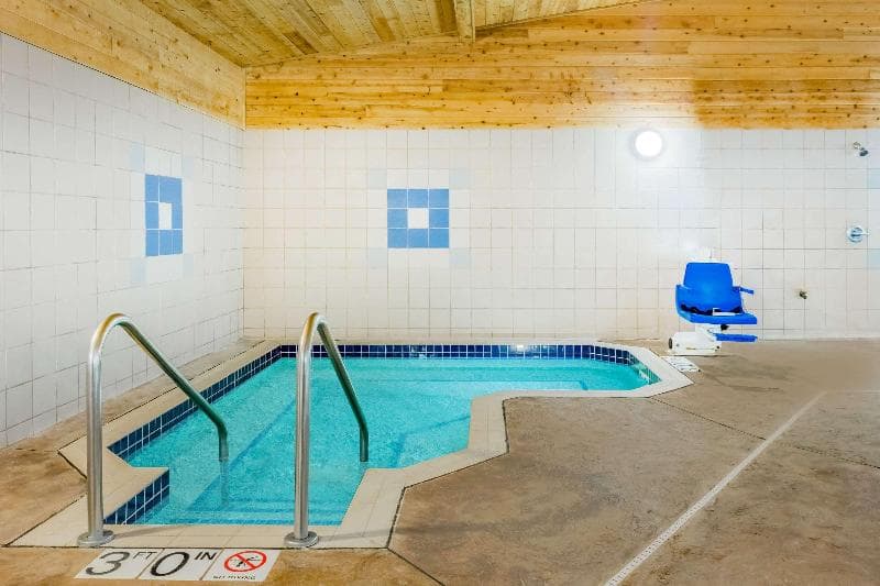 Super 8 By Wyndham Monroe 4