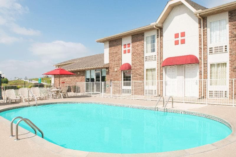 Super 8 by Wyndham Lamar 5