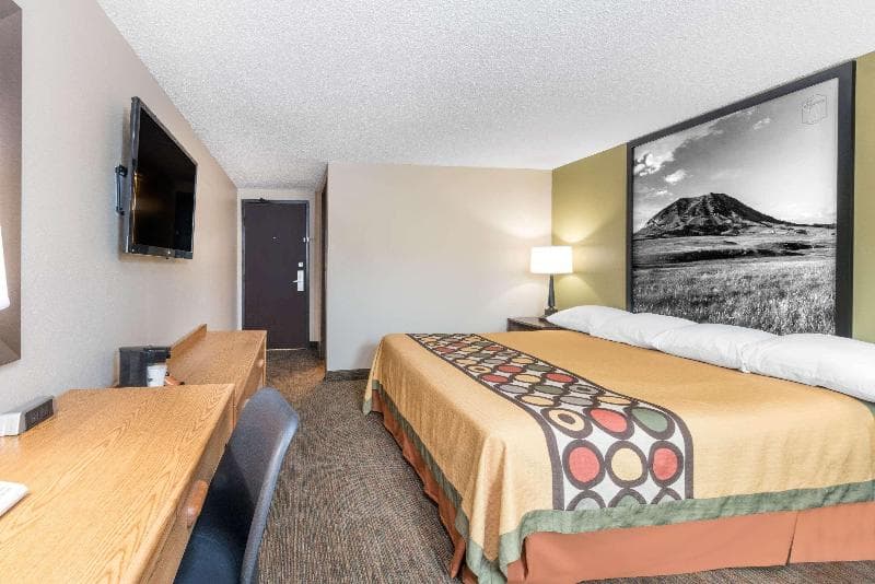 Super 8 by Wyndham Pierre 4