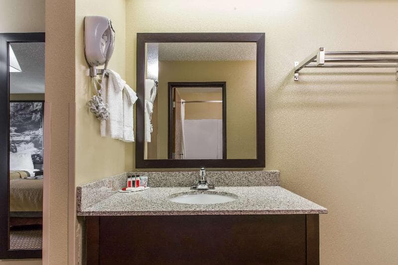 Super 8 By Wyndham Sun Prairie/Madison East 2