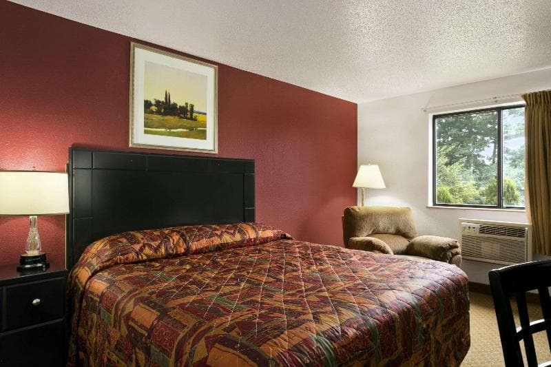 Super 8 By Wyndham New Castle photo 1