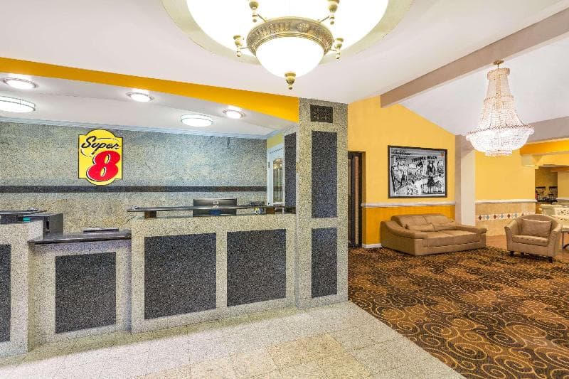 Super 8 Virginia Beach Oceanfront 3