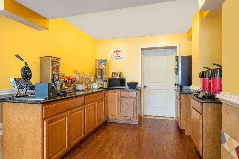 Super 8 Virginia Beach Oceanfront 5