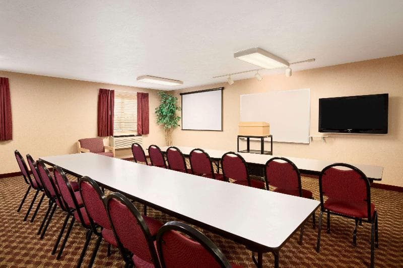 Super 8 by Wyndham Bellingham Airport/Ferndale photo 1