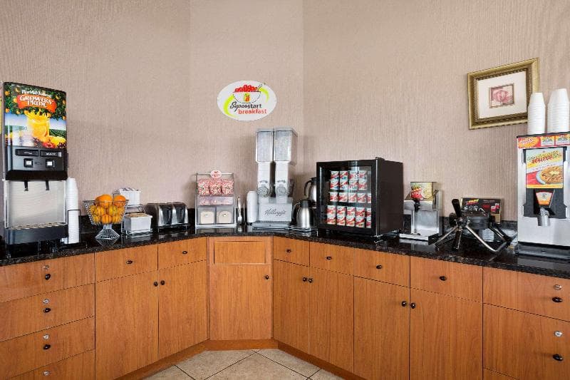 Super 8 by Wyndham Bellingham Airport/Ferndale 2